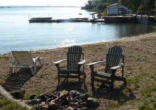 bruce-bay-cottages-lighthouse-photo1
