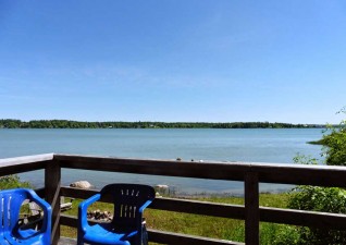 bruce-bay-cottages-lighthouse-photo2