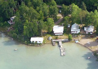 bruce-bay-cottages-lighthouse-photo4