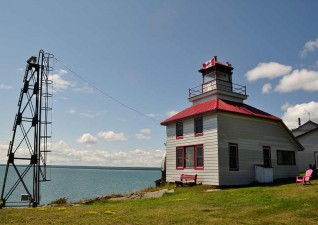 bruce-bay-cottages-lighthouse-photo6