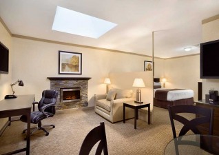 days-inn-suites-ssm-photo2