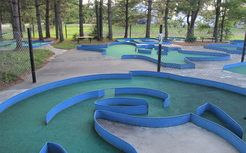 COURSE-5-HOLE-1-josee-Dinosaur-valley-Mini-Golf