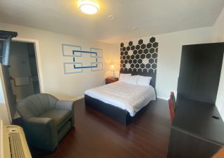 BavarianInnMotel002
