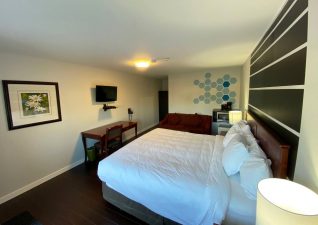 BavarianInnMotel004
