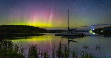 Gawas-Bay-Sailboat-and-Aurora-Borealis-Sept