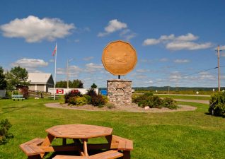 loondollarmonument_echobay