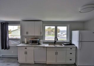 lakehouse-vknapp-cottage-kitchen