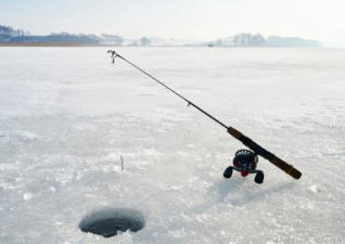 StayingLakesideice fishing 960x680