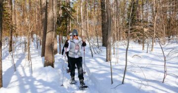 vknapp-snowshoeing